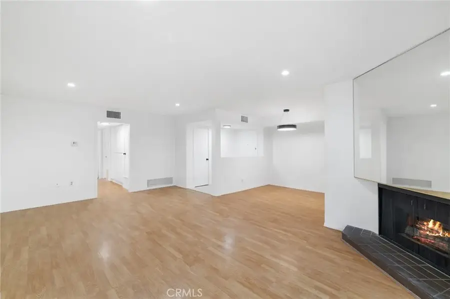 15070 Victory Boulevard #103, Van Nuys, CA 91411 - Image #2