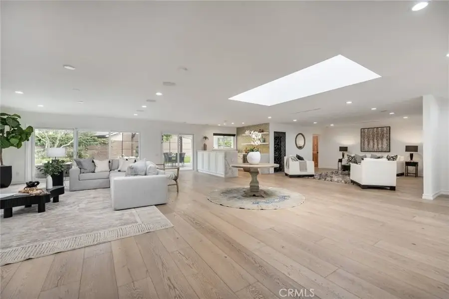 18089 Lake Encino, Encino, CA 91316 - Image #2