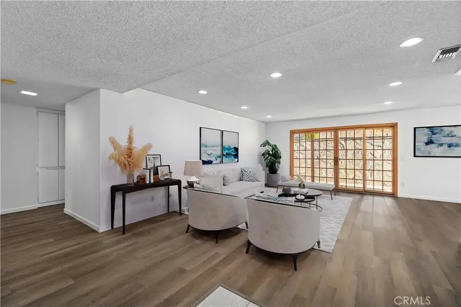 26562 Cardwick Court, Newhall, CA 91321 - Image #2