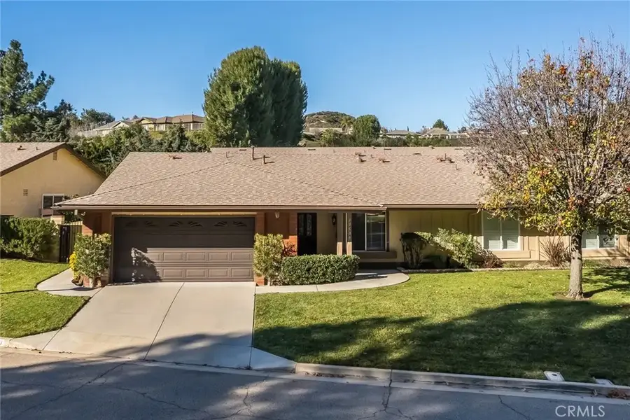 19539 Mesa Of The Oaks, Newhall, CA 91321 - Image #2