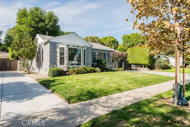 6551 De Celis, Lake Balboa, CA 91406 - Image #2