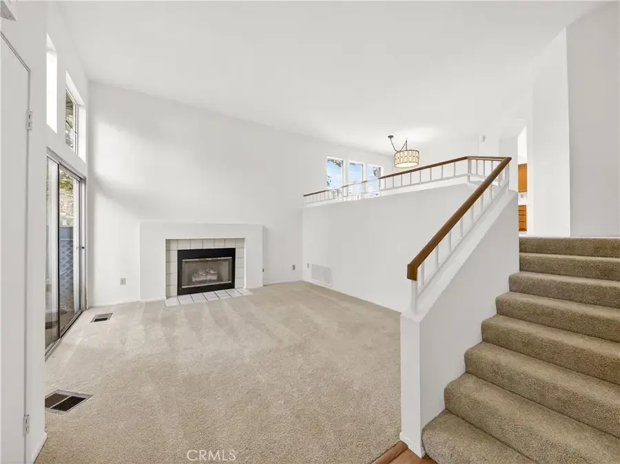 1045 Gilbert, San Buenaventura Ventura, CA 93003 - Image #2