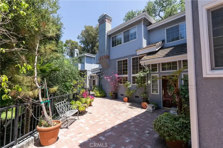 23169 Mulholland #3, Woodland Hills, CA 91364 - Image #2