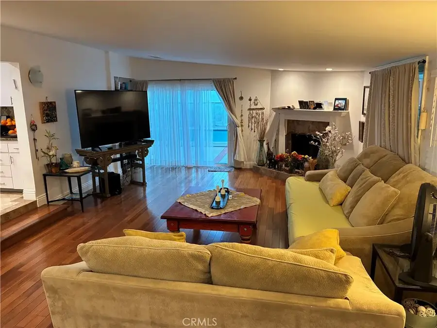 19046 Friar St, Tarzana, CA 91335 - Image #3