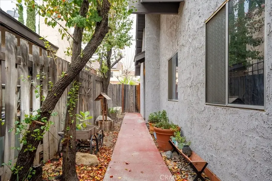 28308 Simsalido Avenue, Canyon Country, CA 91387 - Image #2