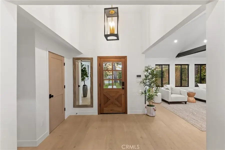 13541 Chandler Boulevard, Sherman Oaks, CA 91401 - Image #2
