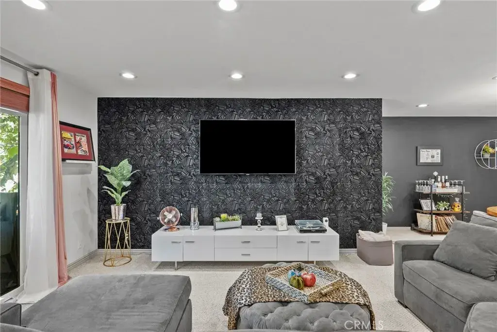 6752 Hillpark #202, Los Angeles, CA 90068 - Image #1