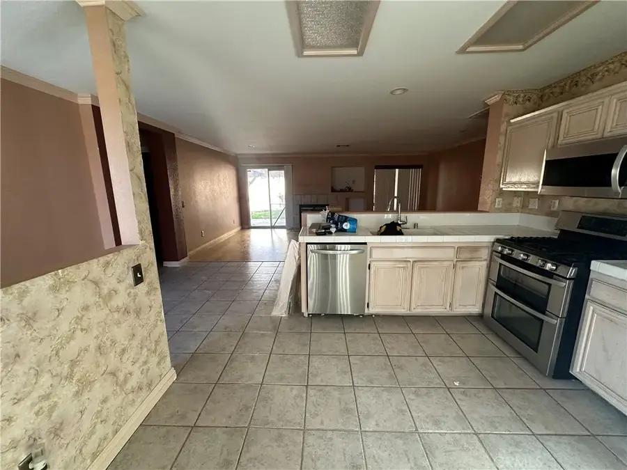 6157 W Avenue J4, Lancaster, CA 93536 - Image #2