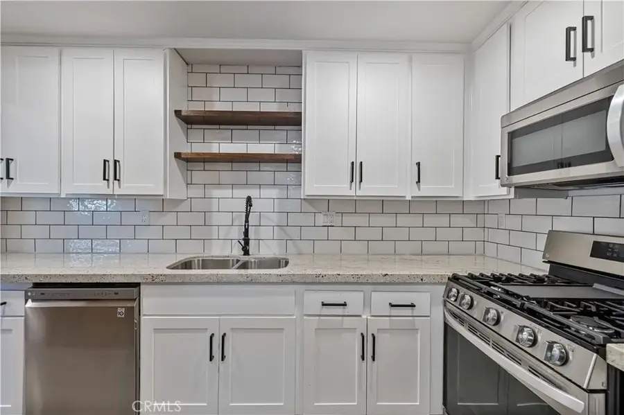 31311 The Old Road #B, Castaic, CA 91384 - #2