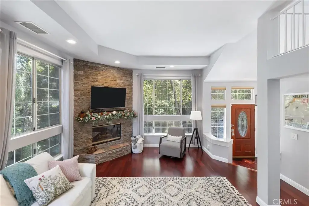 23163 Mulholland Drive Unit 6, Woodland Hills, CA 91364 - Image #1