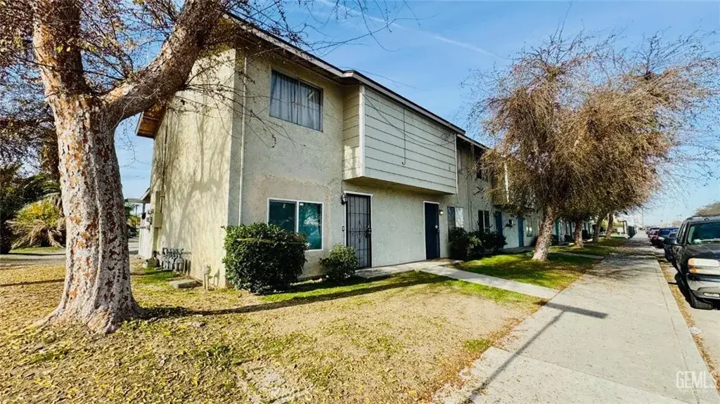 2909 S Chester, Bakersfield, CA 93304 - #1