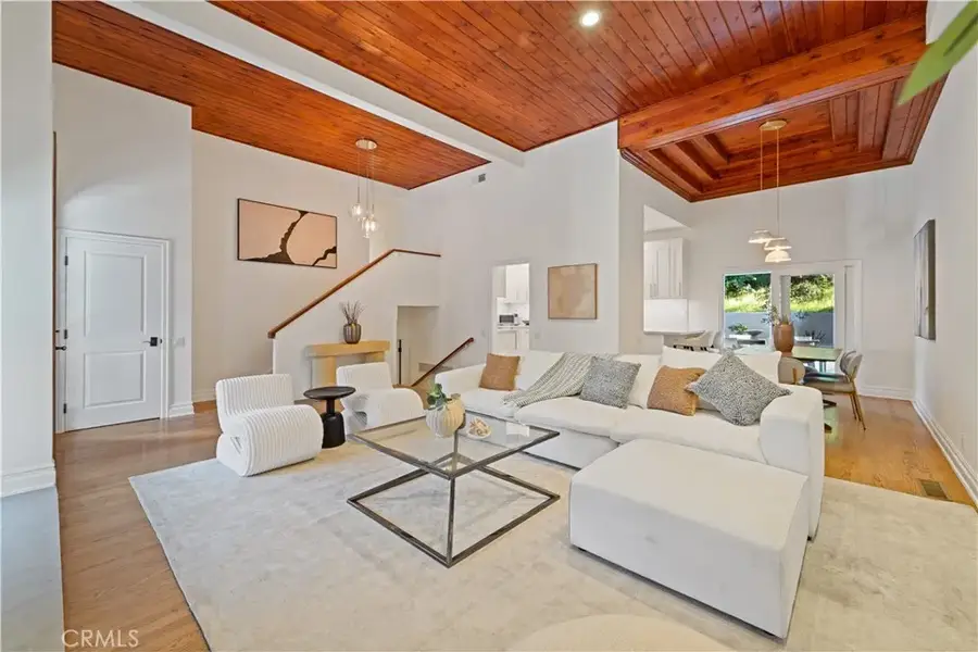 16982 Escalon Drive, Encino, CA 91436 - Image #2