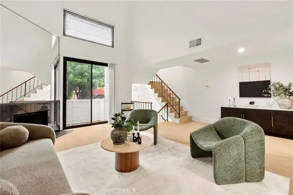 6540 Hayvenhurst #15, Lake Balboa, CA 91406