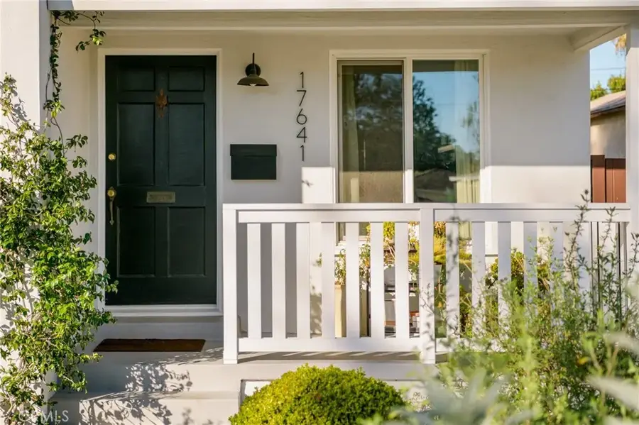 17641 Kittridge, Lake Balboa, CA 91406 - Image #2