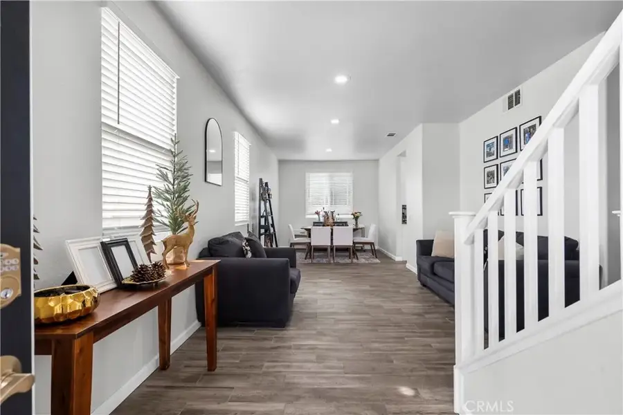 19904 Holly Drive, Saugus, CA 91350 - Image #2