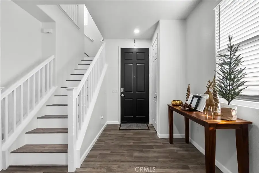 19904 Holly Drive, Saugus, CA 91350 - Image #3