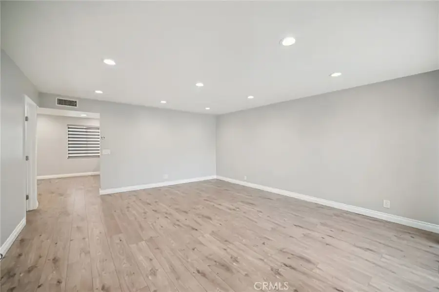 7869 Ventura Canyon Avenue #402, Van Nuys, CA 91402 - Image #2