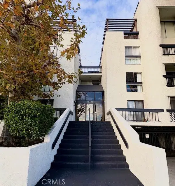 15325 Magnolia #102, Sherman Oaks, CA 91403