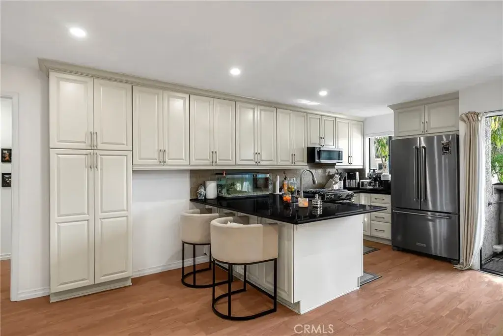 18530 Hatteras Street #213, Tarzana, CA 91356 - Image #1