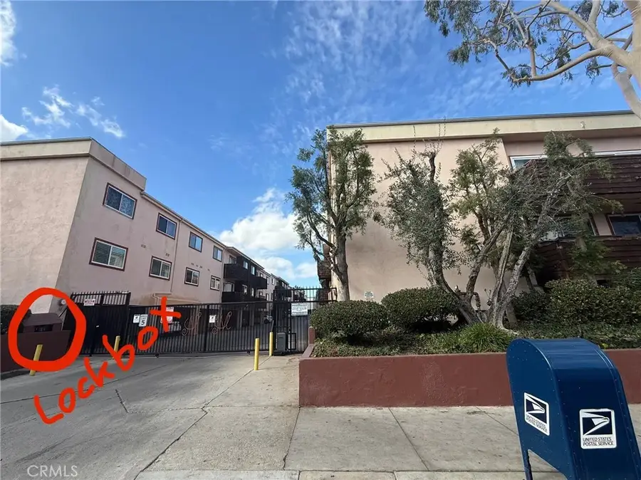 5403 Newcastle Avenue #64, Encino, CA 91316 - Image #2