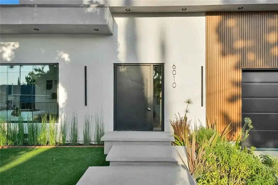 6010 Lasaine Avenue, Encino, CA 91316 - Image #2