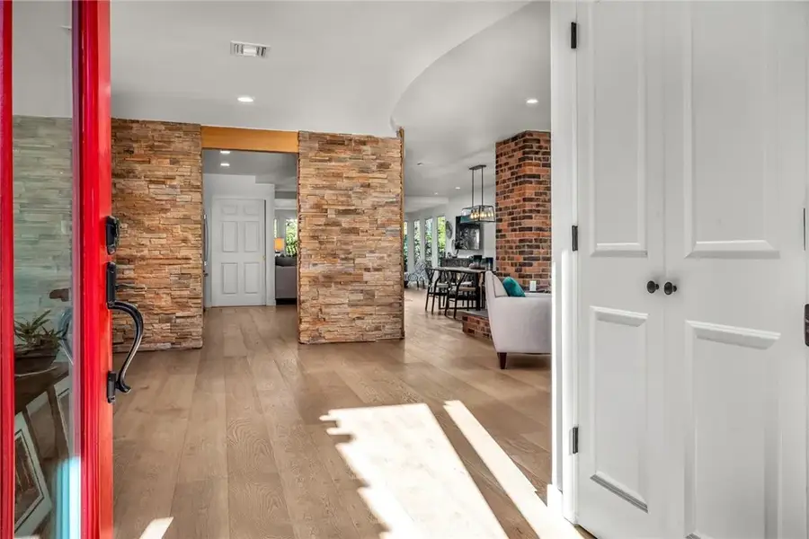 22661 Cavalier, Woodland Hills, CA 91364 - Image #3