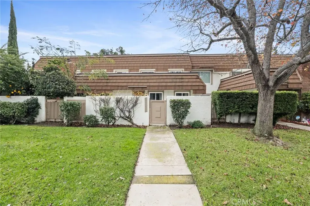 10140 Larwin Avenue #3, Chatsworth, CA 91311 - Image #1