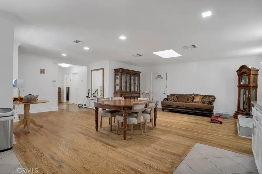 7113 Encino Avenue, Lake Balboa, CA 91406 - Image #3