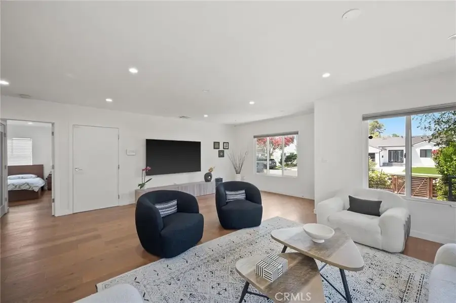 17642 Calvert Street, Encino, CA 91316 - Image #2