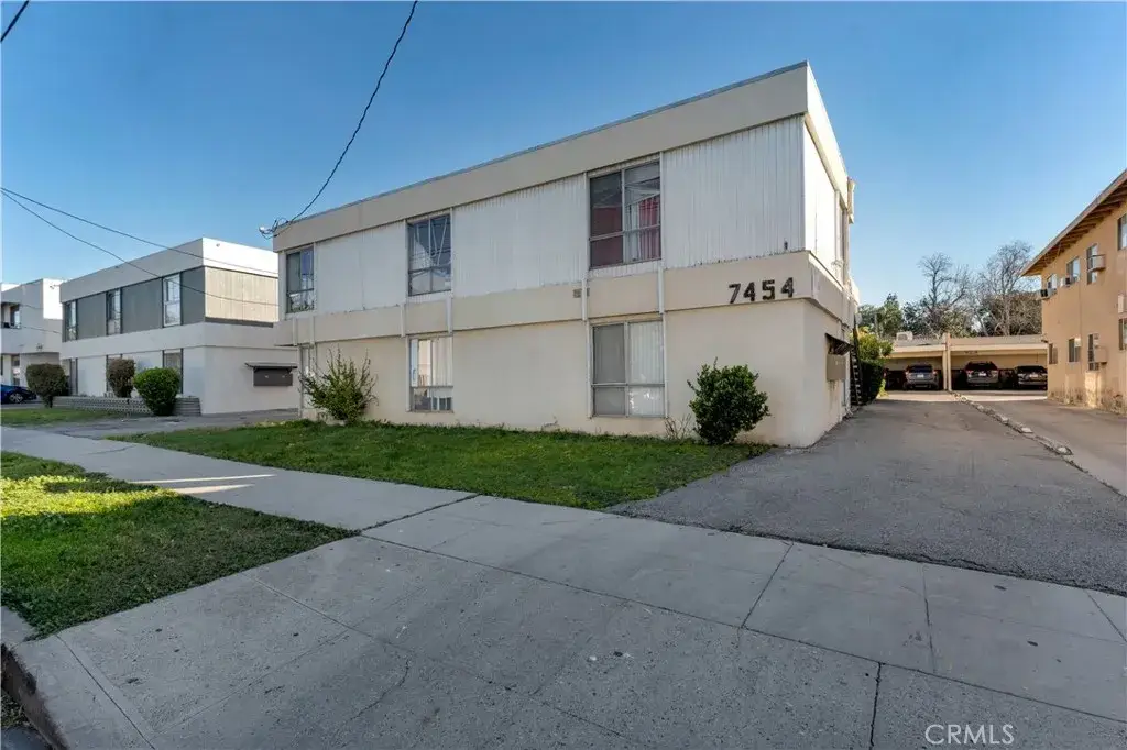 7454 Canby, Reseda, CA 91335 - #1