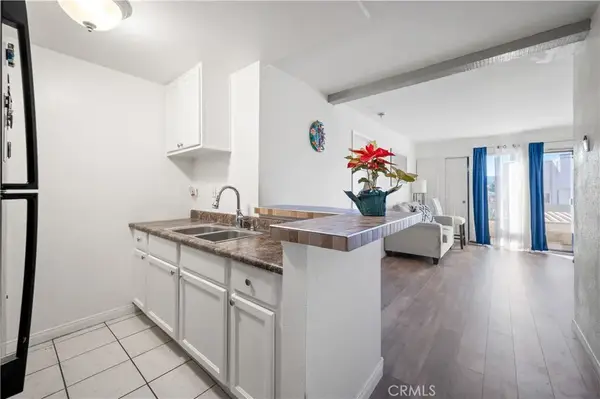 21800 Schoenborn Street #215, Canoga Park, CA 91304