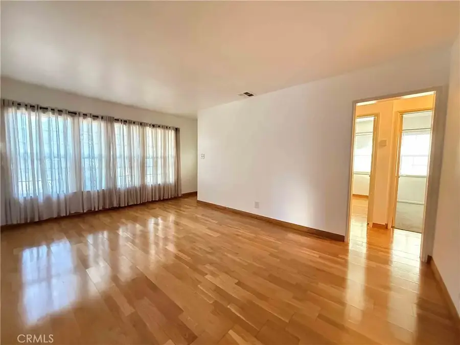 18237 Valley Vista, Tarzana, CA 91356 - Image #3