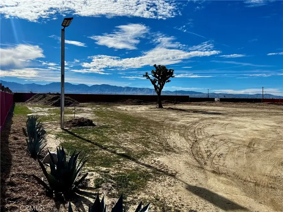 171 Ste Vic Avenue Q2, Palmdale, CA 93591 - Image #2