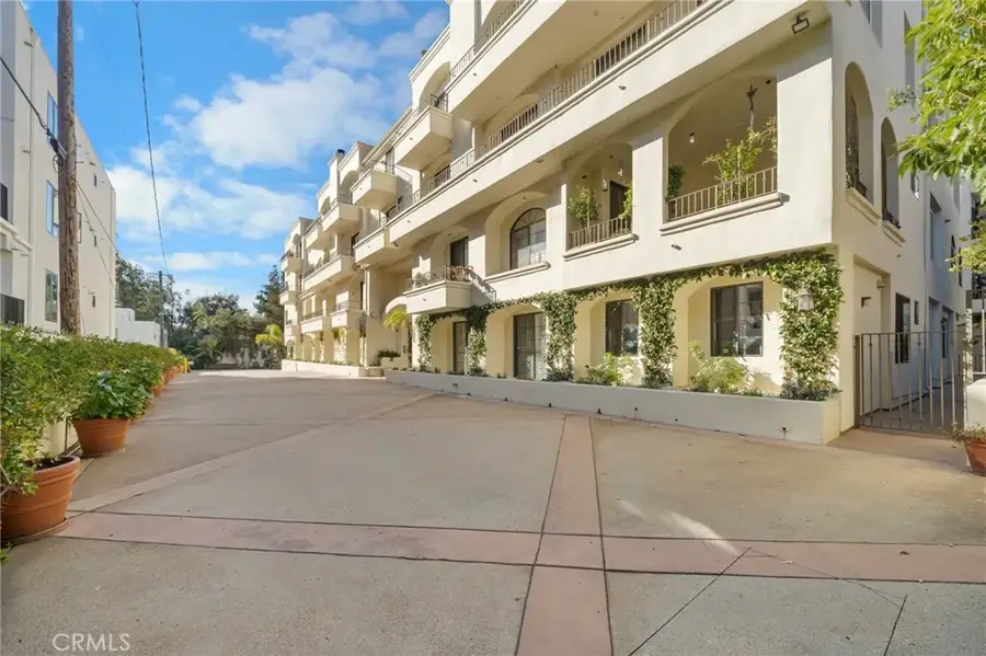 453 S Barrington, Los Angeles, CA 90049 - Image #2