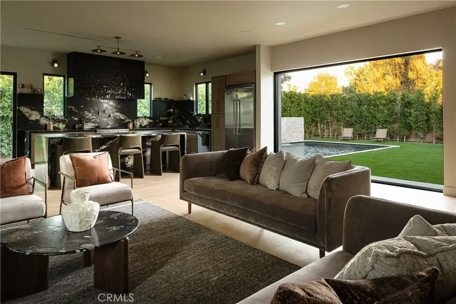 15719 Hartsook Street, Encino, CA 91436 - Image #3