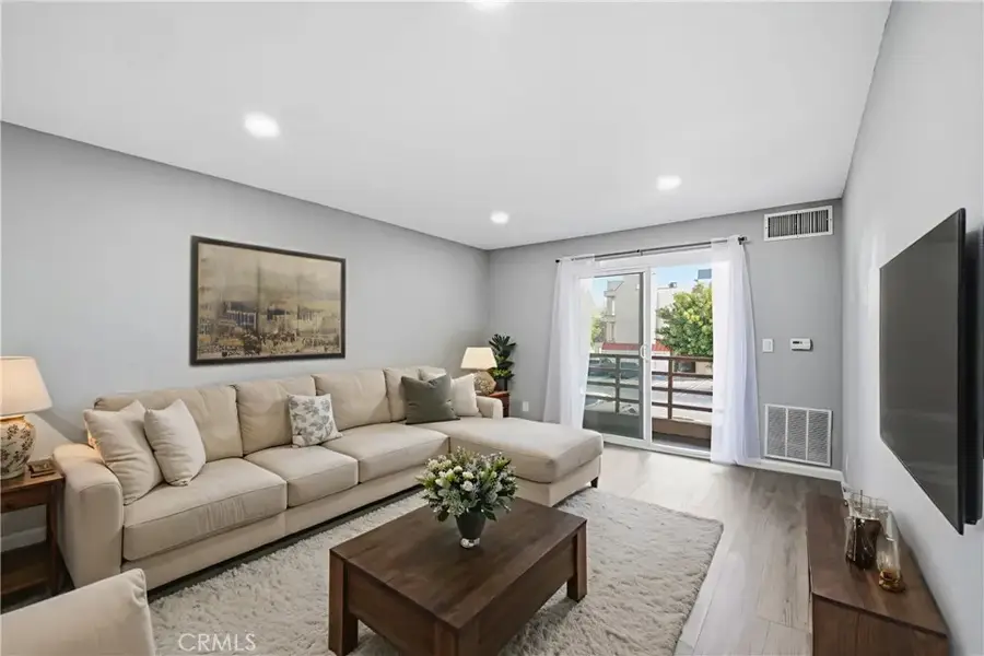 6815 Remmet #215, Canoga Park, CA 91303 - #3