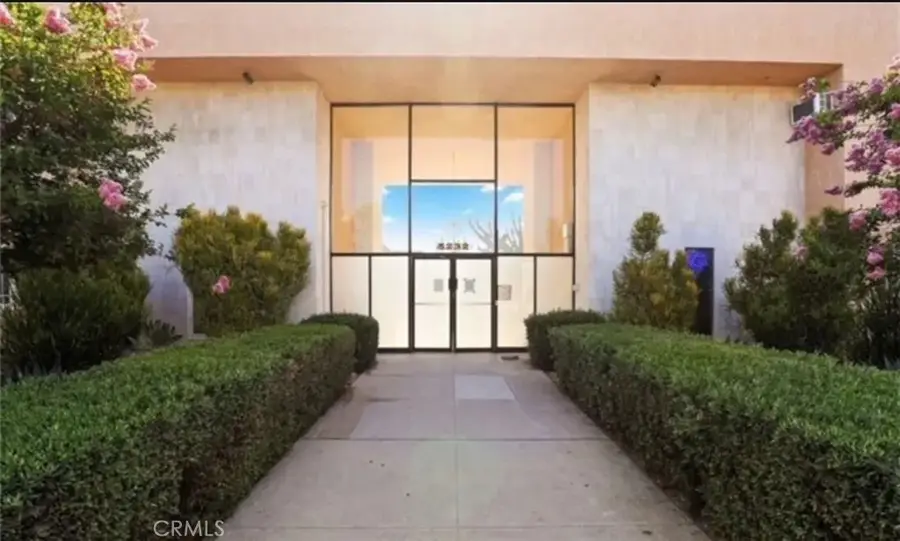 5232 Corteen Place #7, Valley Village, CA 91607 - Image #2