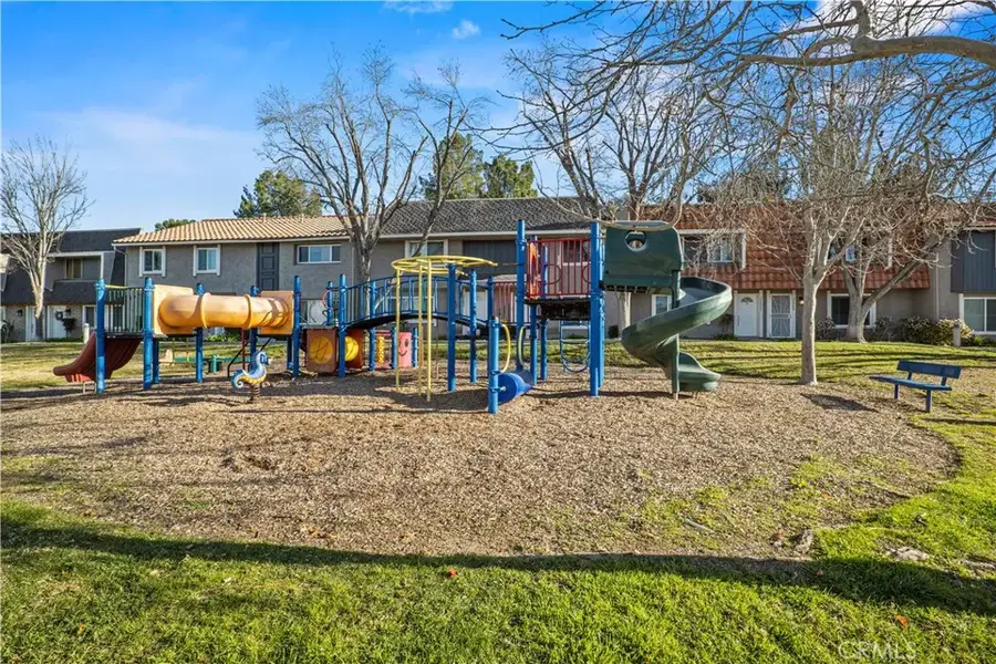 26914 Via Terraza, Saugus, CA 91350 - Image #3