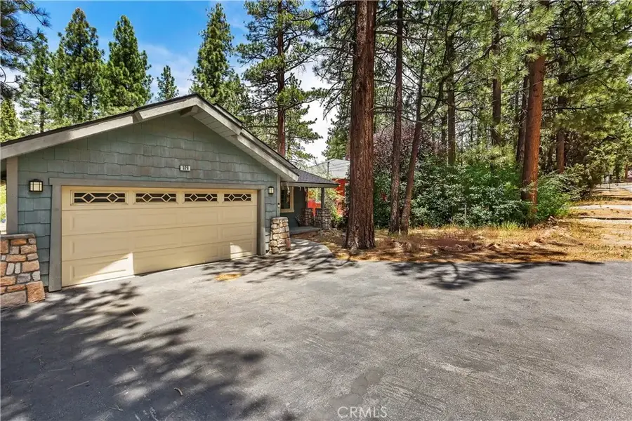 329 E Sherwood Boulevard, Big Bear City, CA 92314 - Image #2
