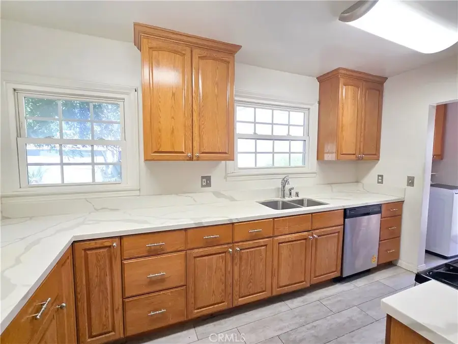 10126 Collett, North Hills, CA 91343 - #3