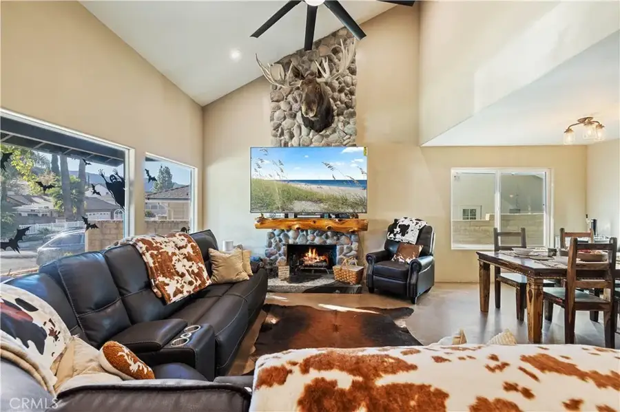 28975 Lotusgarden Dr, Canyon Country, CA 91387 - Image #3