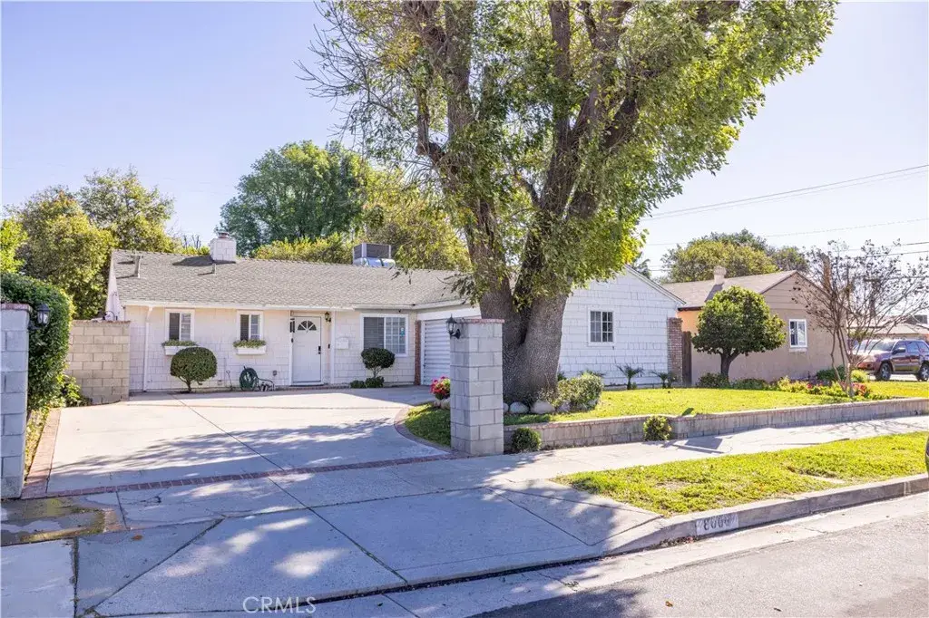 8006 Zelzah, Reseda, CA 91335 - #1