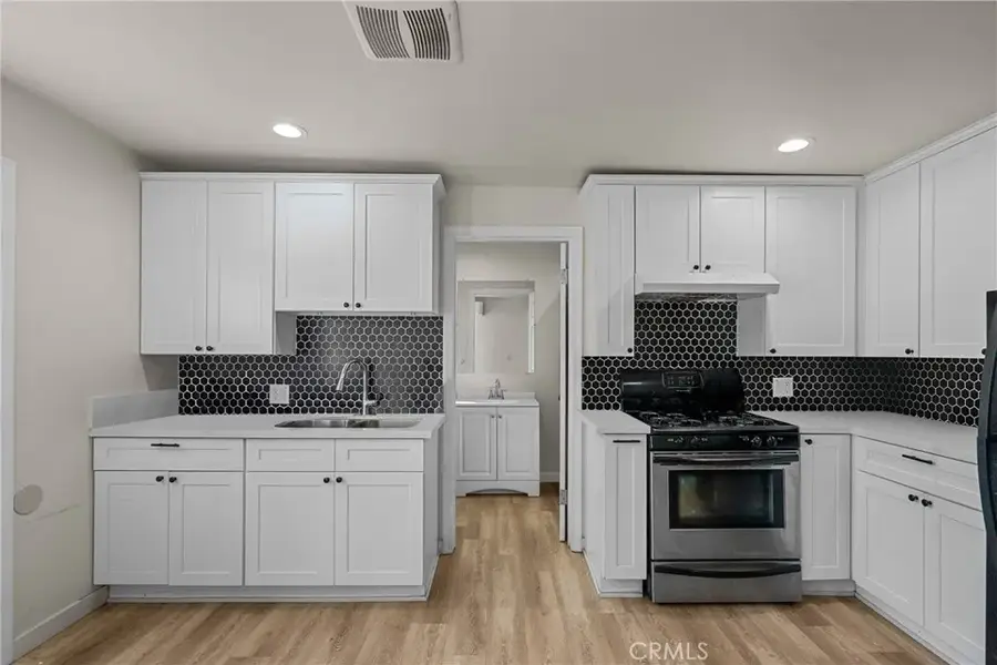 687 E 49th, Los Angeles, CA 90011 - #2