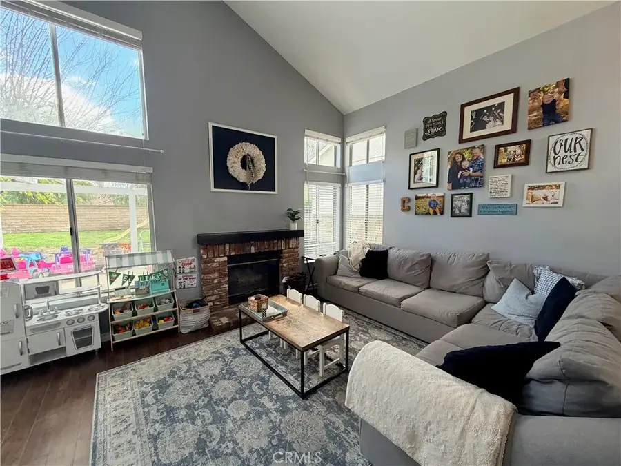 28114 Guilford, Saugus, CA 91350 - #3