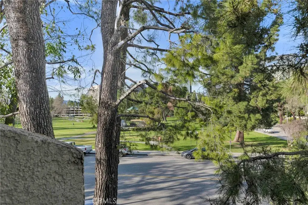 5757 Owensmouth Avenue #20, Woodland Hills, CA 91367 - #1