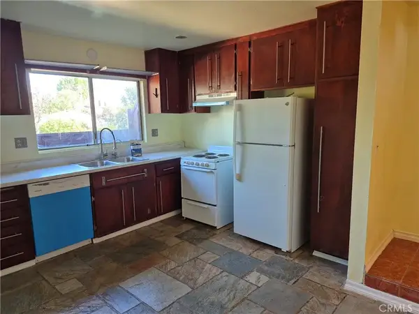 7320 Lennox Avenue, Van Nuys, CA 91405