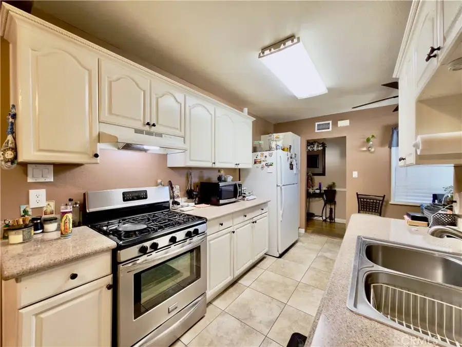 618 N Lazard St, San Fernando, CA 91340 - #3