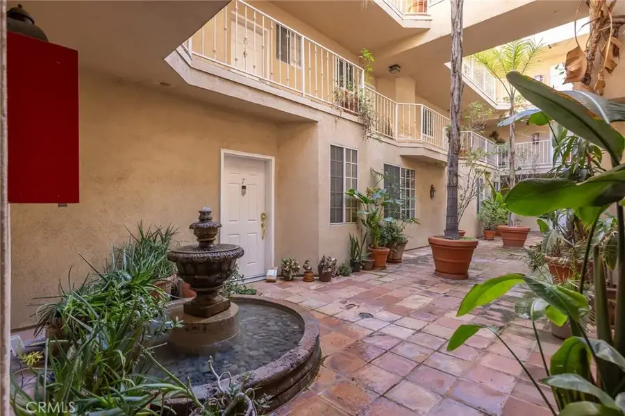 11445 Moorpark, Studio City, CA 91602 - #2