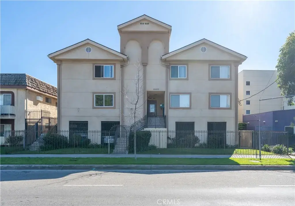 13430 Victory Boulevard, Van Nuys, CA 91401 - #1