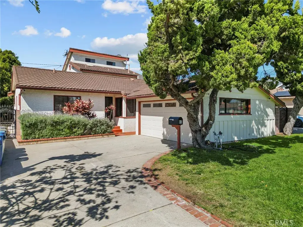 917 N Huntington, San Fernando, CA 91340 - #1